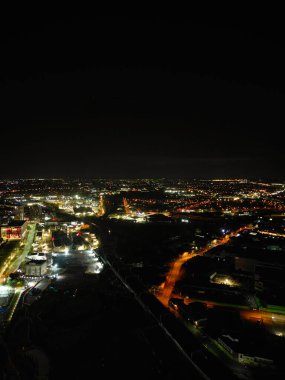 Birmingham Central City, İngiltere 'nin Aydınlanmış Şehir Merkezi Binaları Hava Gecesi Görünümü. 30 Mart 2024