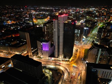 Birmingham Central City, İngiltere 'nin Aydınlanmış Şehir Merkezi Binaları Hava Gecesi Görünümü. 30 Mart 2024