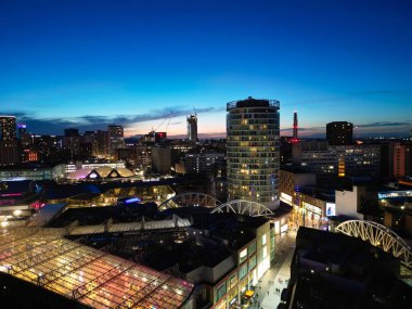 Birmingham Central City, İngiltere 'nin Aydınlanmış Şehir Merkezi Binaları Hava Gecesi Görünümü. 30 Mart 2024
