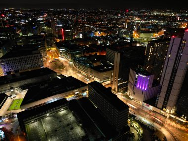 Birmingham Central City, İngiltere 'nin Aydınlanmış Şehir Merkezi Binaları Hava Gecesi Görünümü. 30 Mart 2024