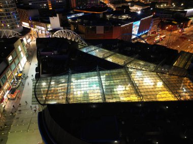 Birmingham Central City, İngiltere 'nin Aydınlanmış Şehir Merkezi Binaları Hava Gecesi Görünümü. 30 Mart 2024