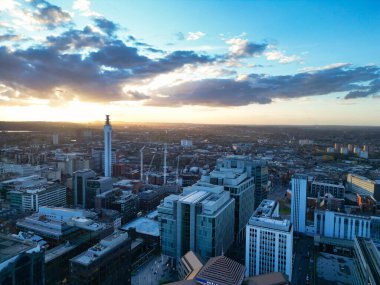 İngiltere 'nin Birmingham Merkez Şehri Şehir Merkezi Binaları Günbatımında. 30 Mart 2024