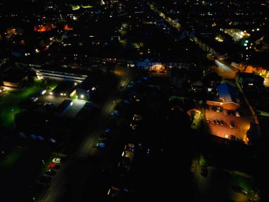 Gece boyunca İngiltere 'nin Leighton Şahini Kasabası' nı aydınlattı. İngiltere, Birleşik Krallık, 29 Mart 2024