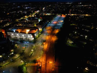 İngiltere Aylesbury Şehri 'nin Aydınlanmış Gece Haberleri Gece Vakti. 1 Nisan 2024