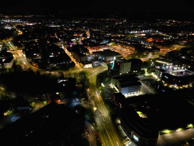 İngiltere Aylesbury Şehri 'nin Aydınlanmış Gece Haberleri Gece Vakti. 1 Nisan 2024