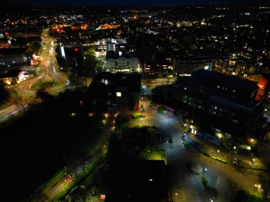 İngiltere Aylesbury Şehri 'nin Aydınlanmış Gece Haberleri Gece Vakti. 1 Nisan 2024
