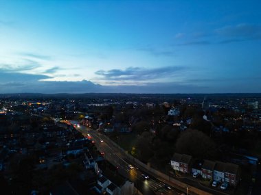 İngiltere Aylesbury Şehri 'nin Aydınlanmış Gece Haberleri Gece Vakti. 1 Nisan 2024