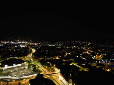 İngiltere Aylesbury Şehri 'nin Aydınlanmış Gece Haberleri Gece Vakti. 1 Nisan 2024