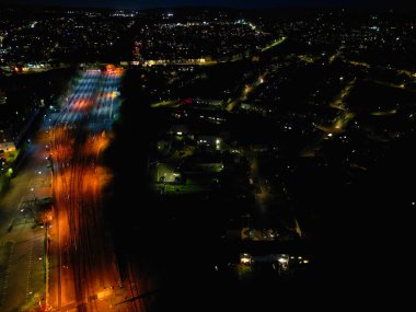 İngiltere Aylesbury Şehri 'nin Aydınlanmış Gece Haberleri Gece Vakti. 1 Nisan 2024