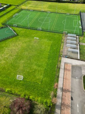 İngiltere 'nin Aylesbury kasabasındaki yerleşim bölgesinin hava görüntüleri. 1 Nisan 2024