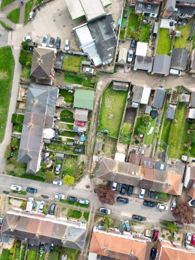İngiltere 'nin Aylesbury kasabasındaki yerleşim bölgesinin hava görüntüleri. 1 Nisan 2024