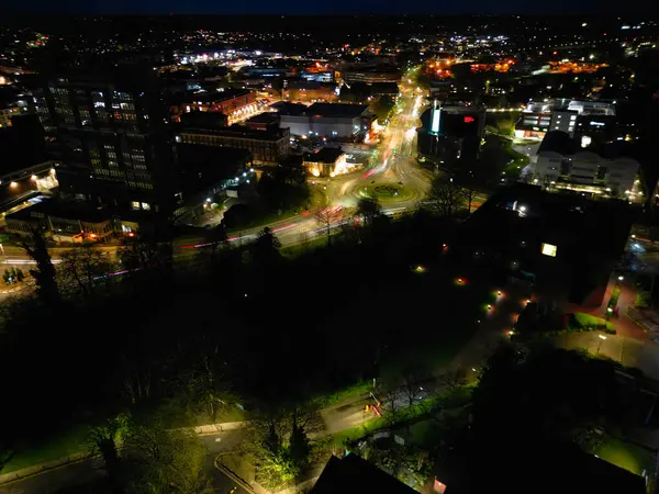 İngiltere Aylesbury Şehri 'nin Aydınlanmış Gece Haberleri Gece Vakti. 1 Nisan 2024