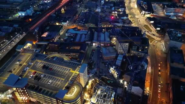 英国伯明翰市中心明亮的高楼夜间空中拍摄 2024年3月30日 — 图库视频影像