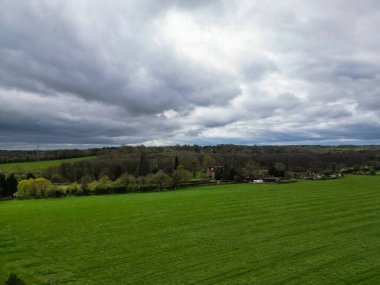 Denham Green Town London, Uxbridge, İngiltere 'nin havadan görüntüsü. Birleşik Krallık. 3 Nisan 2024