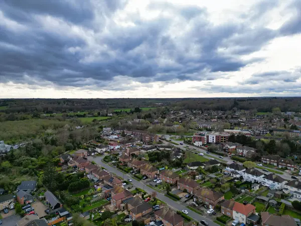 Denham Green Town London, Uxbridge, İngiltere 'nin havadan görüntüsü. Birleşik Krallık. 3 Nisan 2024