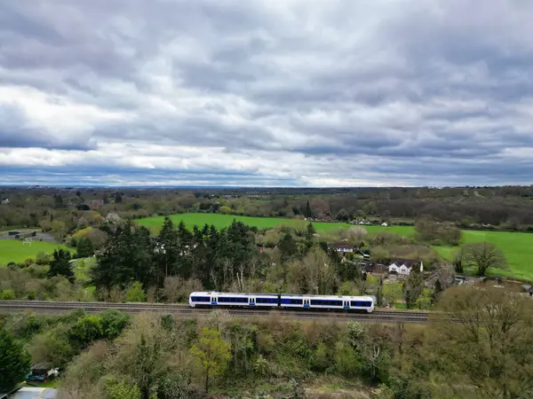 Denham Green Town London, Uxbridge, İngiltere 'nin havadan görüntüsü. Birleşik Krallık. 3 Nisan 2024