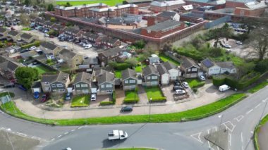 İngiltere 'nin Aylesbury kasabasındaki yerleşim bölgesinin hava görüntüleri. 1 Nisan 2024