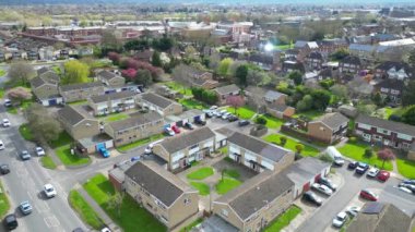 İngiltere 'nin Aylesbury kasabasındaki yerleşim bölgesinin hava görüntüleri. 1 Nisan 2024