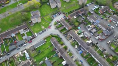 İngiltere 'nin Aylesbury kasabasındaki yerleşim bölgesinin hava görüntüleri. 1 Nisan 2024