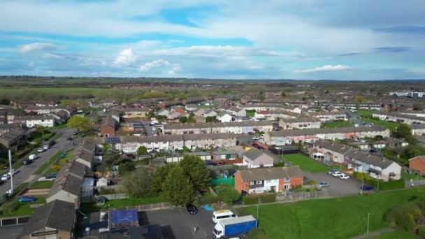 イギリスのアイルズベリータウンにある住宅地区の航空写真 4月1日 2024年 — ストック動画