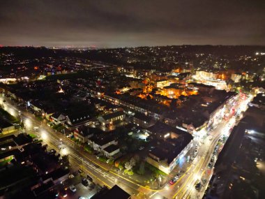 İngiltere 'nin Aydınlanmış Borehamwood Central Londra Şehri Hava Gecesi Görüntüsü, 4 Nisan 2024