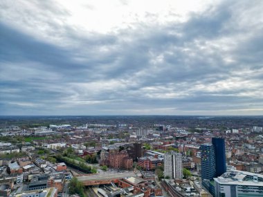 İngiltere 'nin Leicester şehrindeki binaların havadan görüntüsü. 4 Nisan 2024
