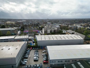 Bulutlu ve Rüzgarlı bir günde İngiltere 'nin Elstree Londra şehrinin hava manzarası. 4 Nisan 2024