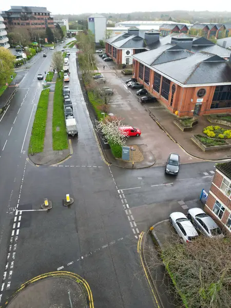 Bulutlu ve Rüzgarlı bir günde İngiltere 'nin Elstree Londra şehrinin hava manzarası. 4 Nisan 2024