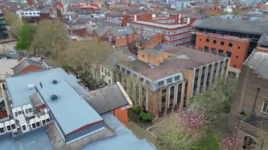 8 Nisan 2024, Bulutlu bir akşamda tarihi Downton Leicester Şehir Merkezi Binalarının Hava Görüntüleri. İngiltere Birleşik Krallık