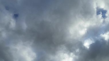 İngiltere üzerinde Günbatımında Gökyüzü ve Bulutlar