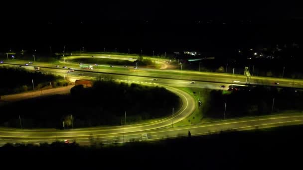 Повітряні Нічні Кадри Освітлених Британських Автомагістралей Руху Junction Заході Сонця — стокове відео