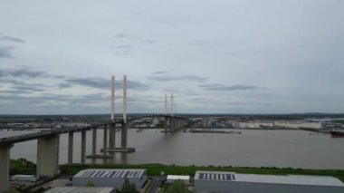 İngiltere 'nin Merkez Dartford Londra şehrinde Karayolları ve Trafik Hava Manzarası. 14 Nisan 2024