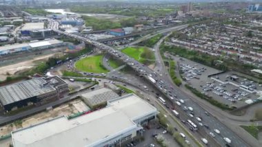 Batı Brent Cross City 'nin yüksek açılı görüntüleri ve İngiltere' nin trafiği. 12 Nisan 2024