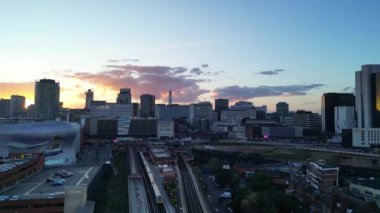 Gün batımında Birmingham 'ın merkezindeki Güzel Binaların Hava Manzarası. İngiltere Birleşik Krallığı. 30 Mart 2024