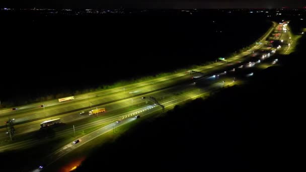 Imágenes Aéreas Nocturnas Las Autopistas Británicas Iluminadas Con Tráfico Junction — Vídeos de Stock
