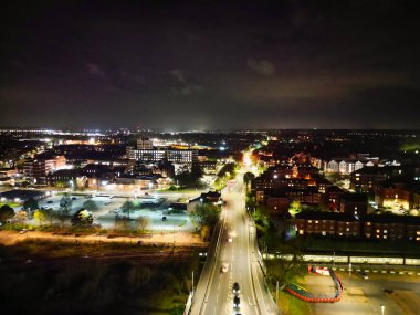 İngiltere 'nin Aydınlanmış Tarihi Bedford Şehri Gece Havası Manzarası. 5 Nisan 2024