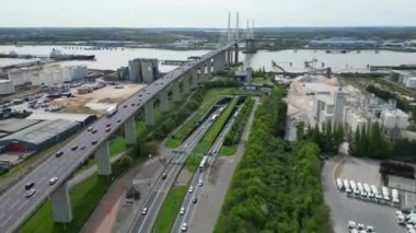 İngiltere 'nin başkenti Londra' nın merkez Dartford şehrinin yüksek açılı hızlandırılmış görüntüsü. 14 Nisan 2024