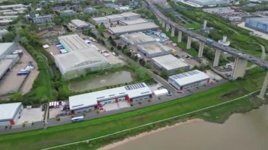 İngiltere 'nin başkenti Londra' nın merkez Dartford şehrinin yüksek açılı hızlandırılmış görüntüsü. 14 Nisan 2024