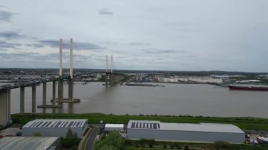 İngiltere 'nin başkenti Londra' nın merkez Dartford şehrinin yüksek açılı hızlandırılmış görüntüsü. 14 Nisan 2024