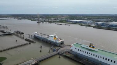 İngiltere 'nin başkenti Londra' nın merkez Dartford şehrinin yüksek açılı hızlandırılmış görüntüsü. 14 Nisan 2024