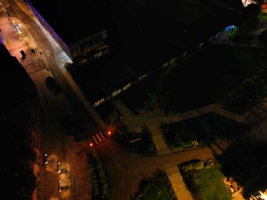 İngiltere 'nin Aydınlanmış Tarihi Merkez Coventry Şehri' nin havadan görünüşü. 8 Nisan 2024