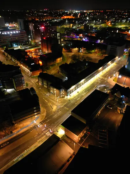İngiltere 'nin Aydınlanmış Tarihi Merkez Coventry Şehri' nin havadan görünüşü. 8 Nisan 2024