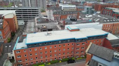 İngiltere 'nin Leicester şehrinin bulutlu ve rüzgarlı bir günde havadan görünüşü. 8 Nisan 2024