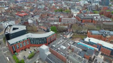 İngiltere 'nin Leicester şehrinin bulutlu ve rüzgarlı bir günde havadan görünüşü. 8 Nisan 2024