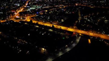 İngiltere 'nin başkenti Cambridgeshire' in Aydınlanmış Orta Cambridge şehrinin Hava Gecesi Görüntüleri. 21 Mart 2024
