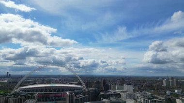 İngiltere 'nin Wembley şehrinin yüksek açılı görüntüsü, 17 Nisan 2024