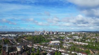 İngiltere 'nin Wembley şehrinin yüksek açılı görüntüsü, 17 Nisan 2024