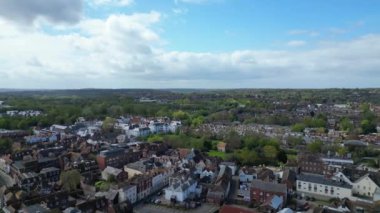 Güneydoğu İngiltere 'nin tarihi Canterbury şehrinin hava manzarası. 20 Nisan 2024