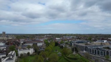 Güneydoğu İngiltere 'nin tarihi Canterbury şehrinin hava manzarası. 20 Nisan 2024