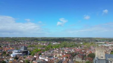 Güneydoğu İngiltere 'nin tarihi Canterbury şehrinin hava manzarası. 20 Nisan 2024